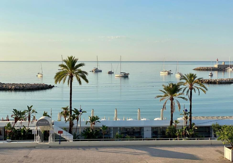 Le Garavan-Vue Mer-Plage-Clim-Terrasse マントン エクステリア 写真