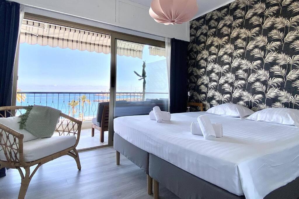 Le Garavan-Vue Mer-Plage-Clim-Terrasse マントン エクステリア 写真