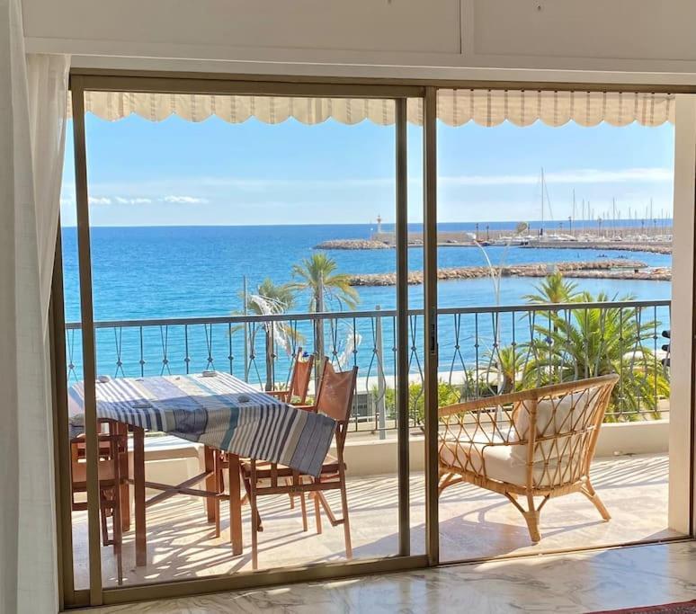 Le Garavan-Vue Mer-Plage-Clim-Terrasse マントン エクステリア 写真